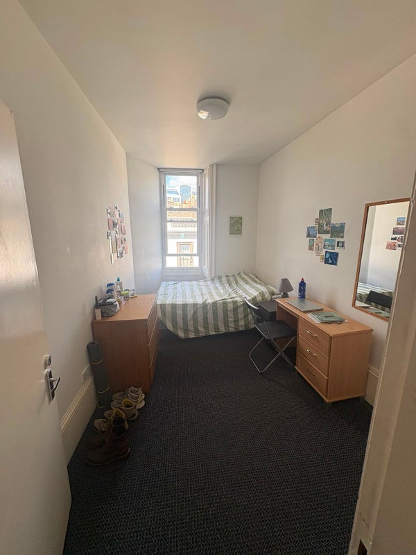 Photo 1: Room