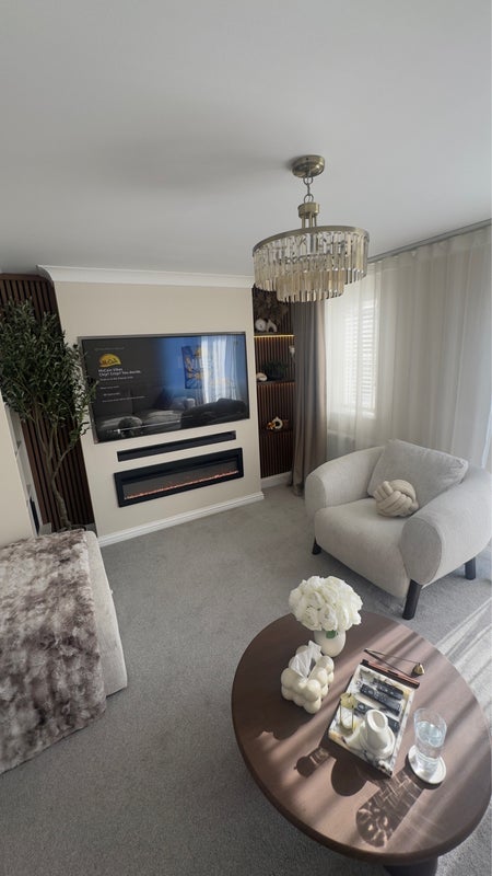 Photo 1: Shared living room 