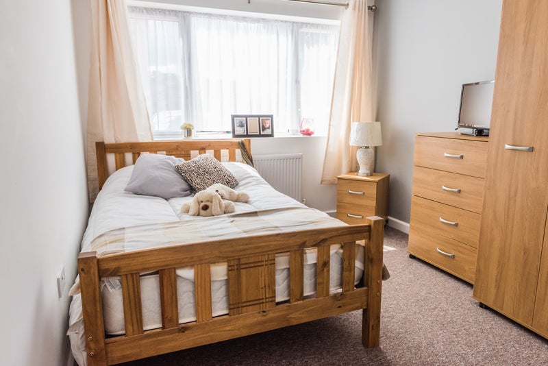 Photo 1: Room 1: a large double en-suite, just £500pcm, all bills included.