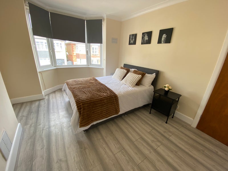 Photo 1: Bedroom 4