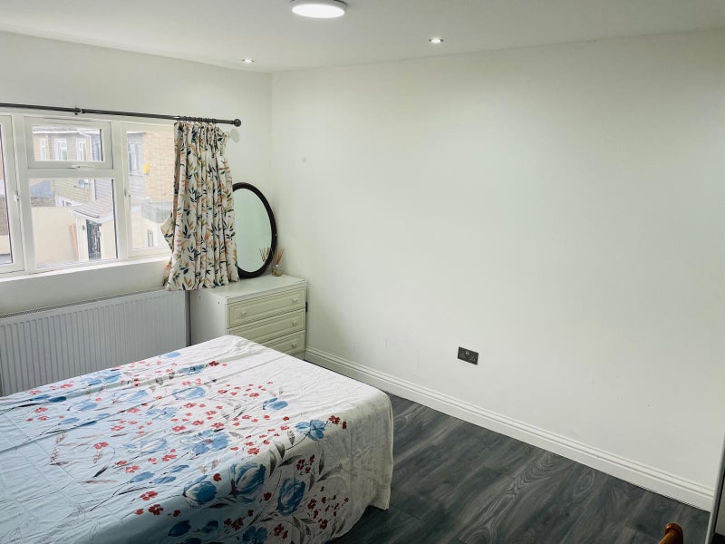 Photo 1: First floor room