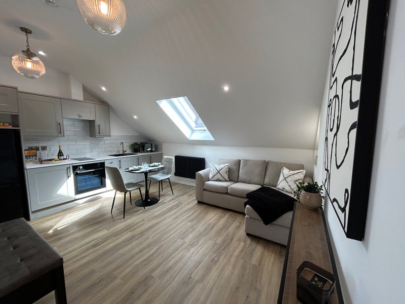 Photo 1: Studio 7