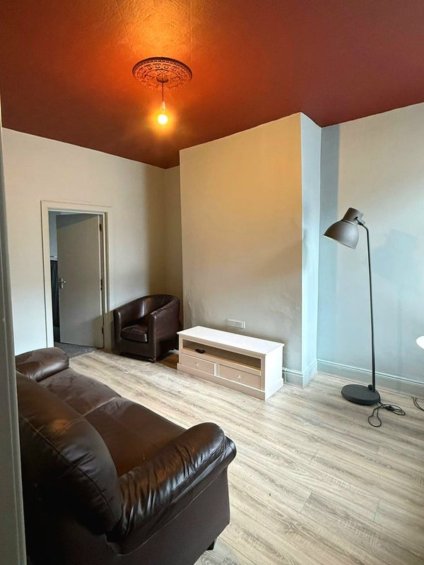 Photo 1: Lounge - New TV, Lampshade and sofa coming before tenancy