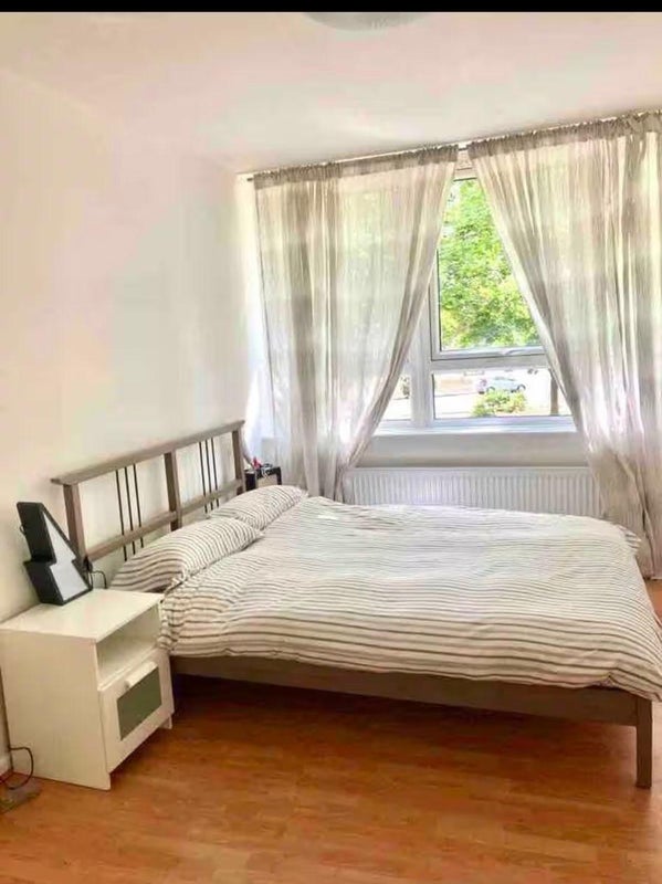 Photo 1: Bedroom