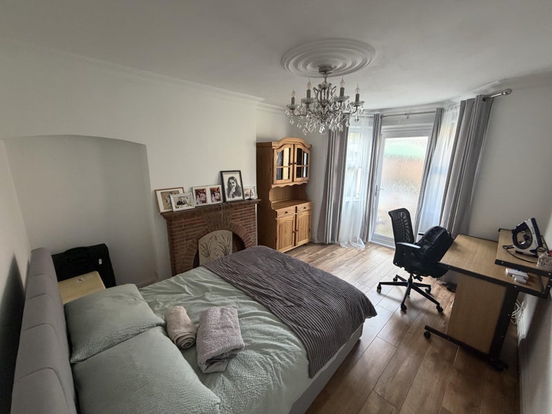 Photo 1: Bedroom