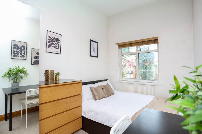 Photo 1: Room 7