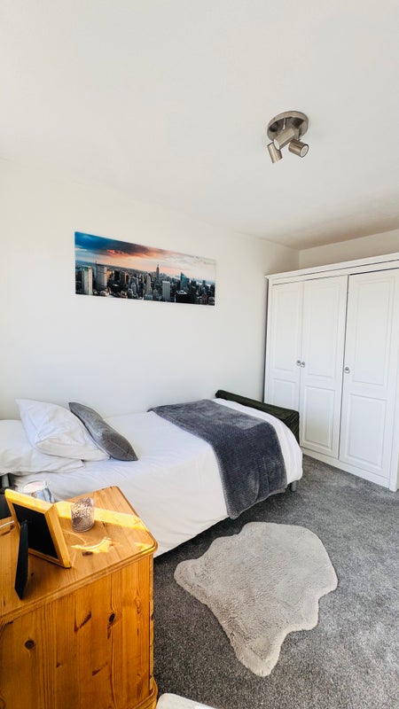 Photo 1: Bedroom
