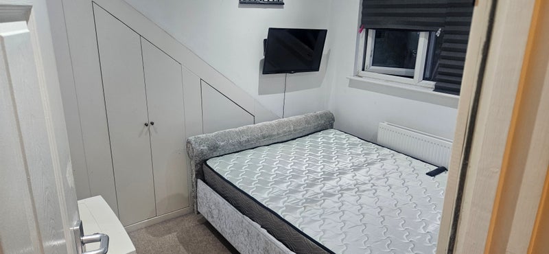 Photo 1: Single room but the bed is a small double