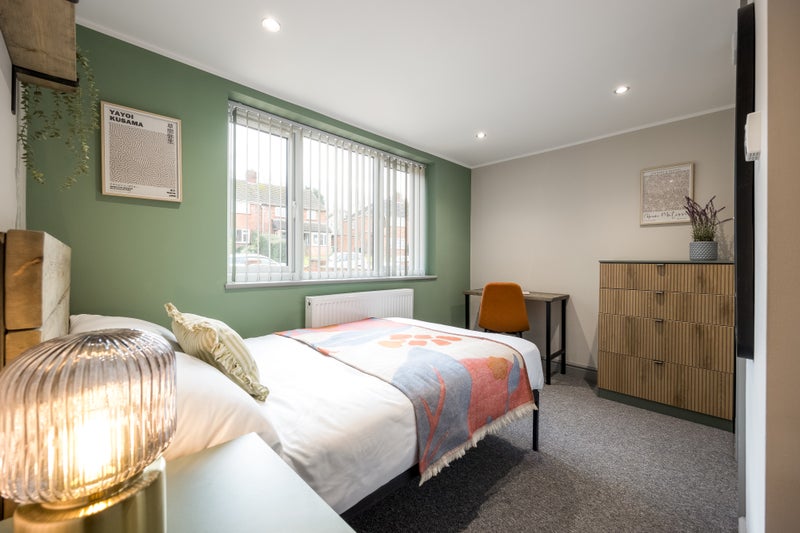 Photo 1: Room 1