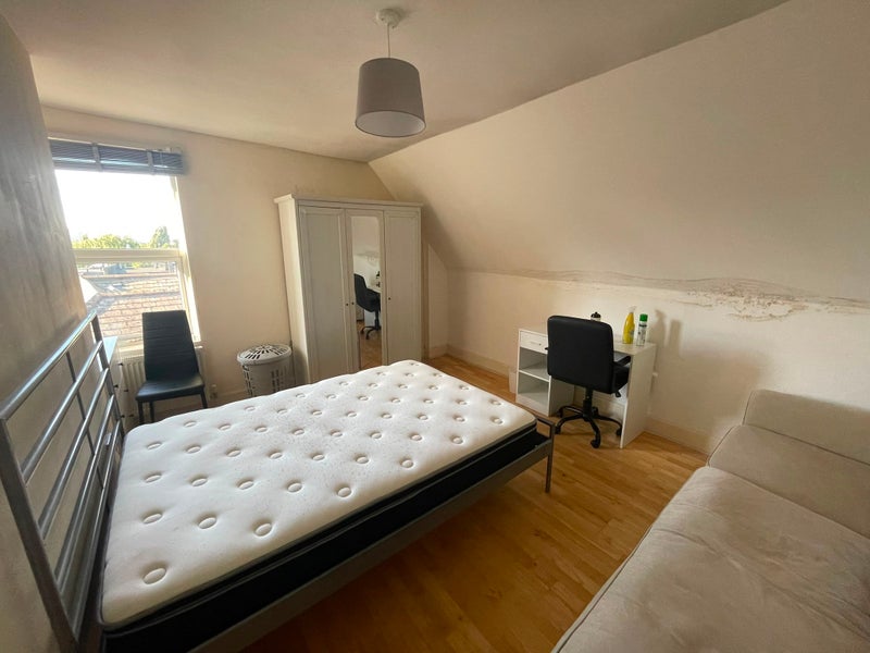 Photo 1: Double Room