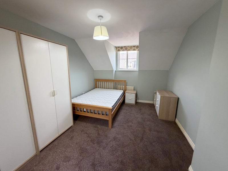 Photo 1: Double Bedroom 