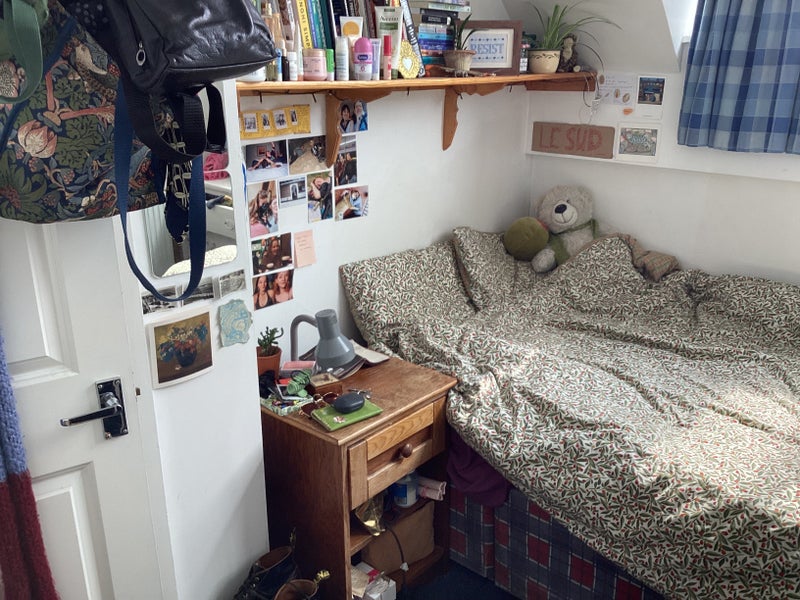 Photo 1: Room at £ 360