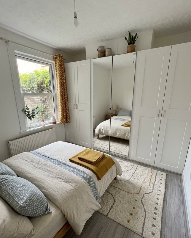 Photo 1: Room B
