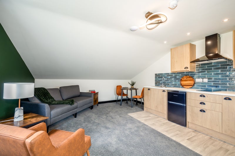 Photo 1: Room 14 -available room £950