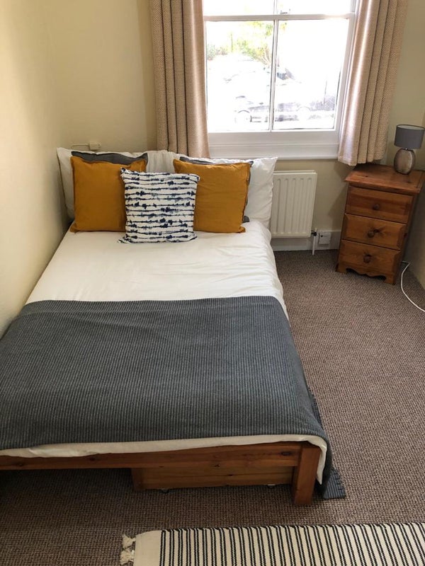 Photo 1: Bedroom 1