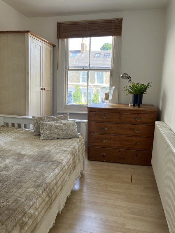 Photo 1: Single room with double bed