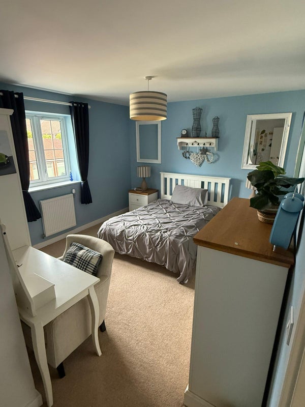 Photo 1: Double Bedroom