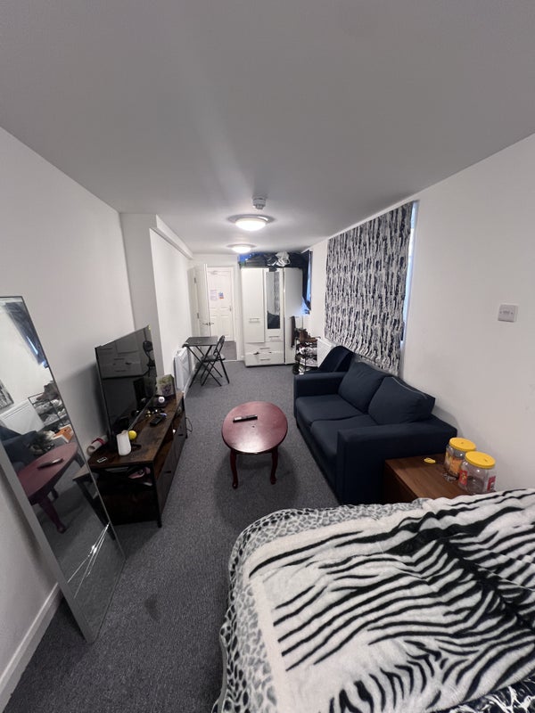 Photo 1: Room 7 up to 2 persons