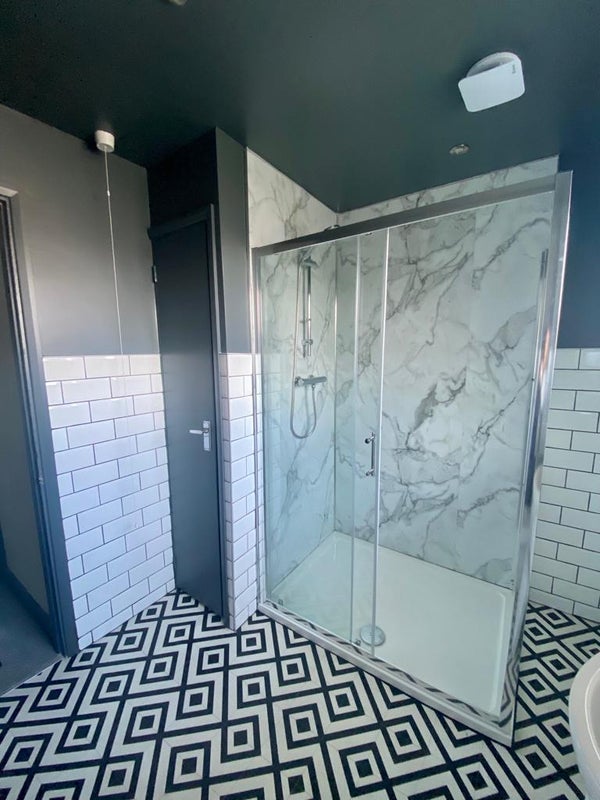 Photo 1: Communal Bathroom
