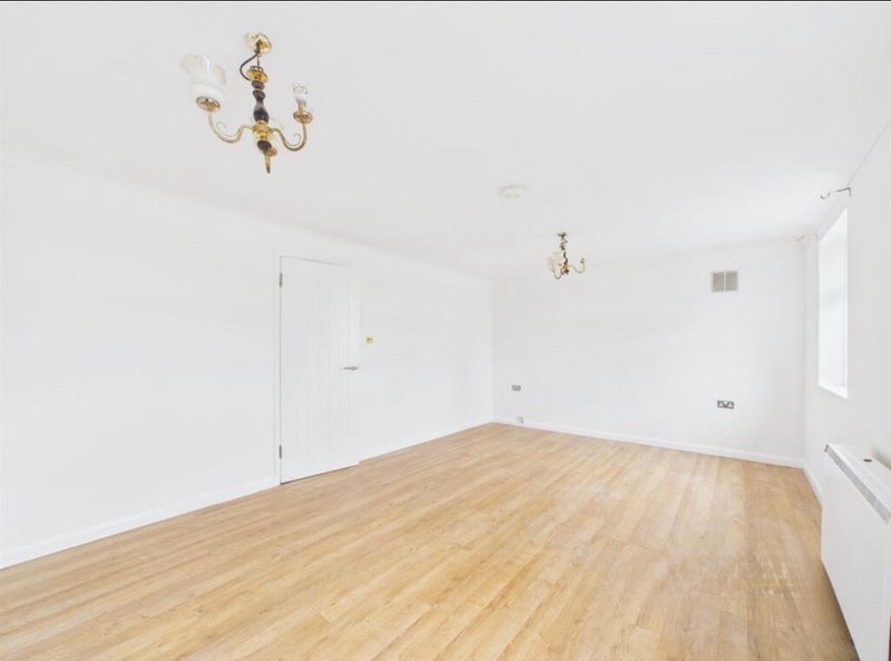 Photo 1: Spacious double bed room fully furnished