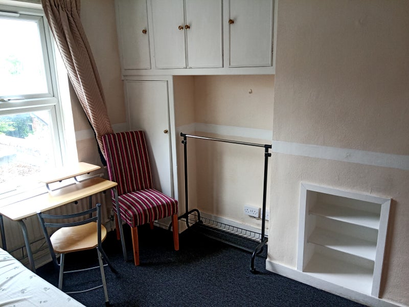 Photo 1: Single room for £520 pcm including gas electric water and council tax 