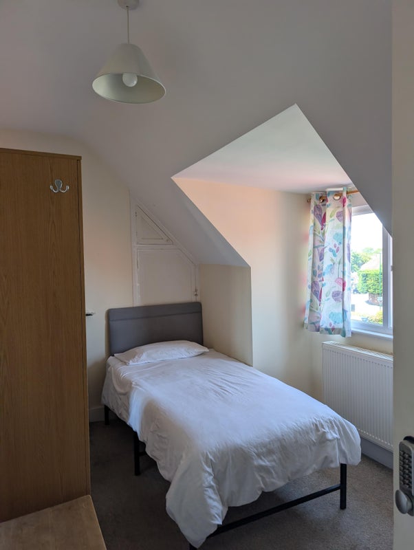 Photo 1: Bedroom