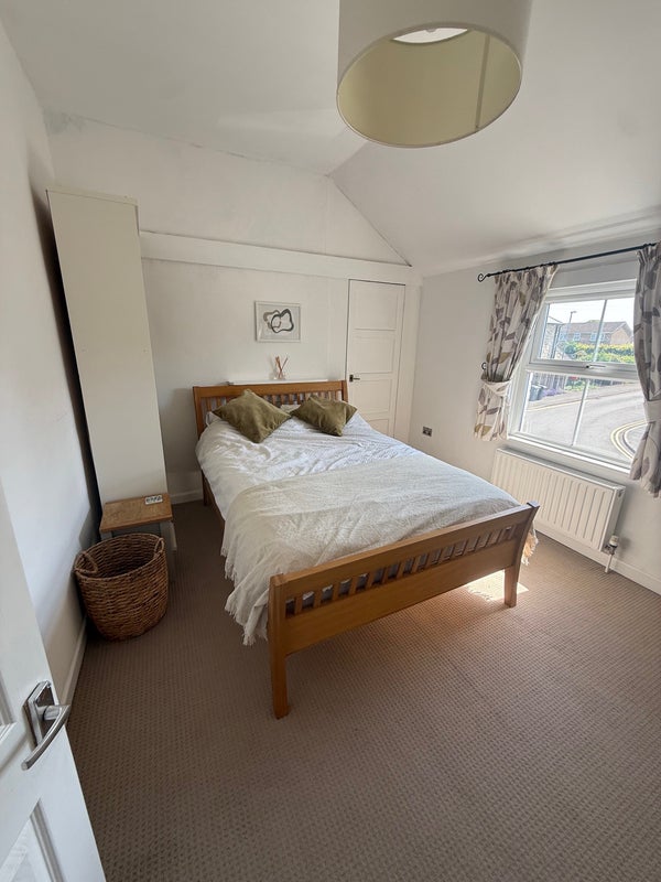 Photo 1: Large Double Bedroom