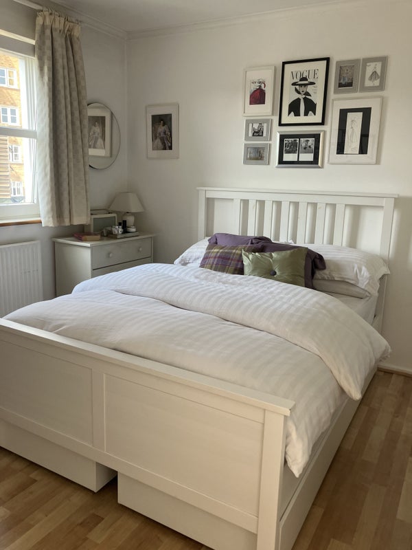 Photo 1: Double bedroom 