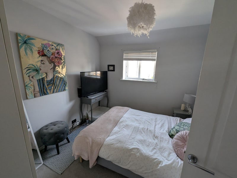 Photo 1: Bedroom