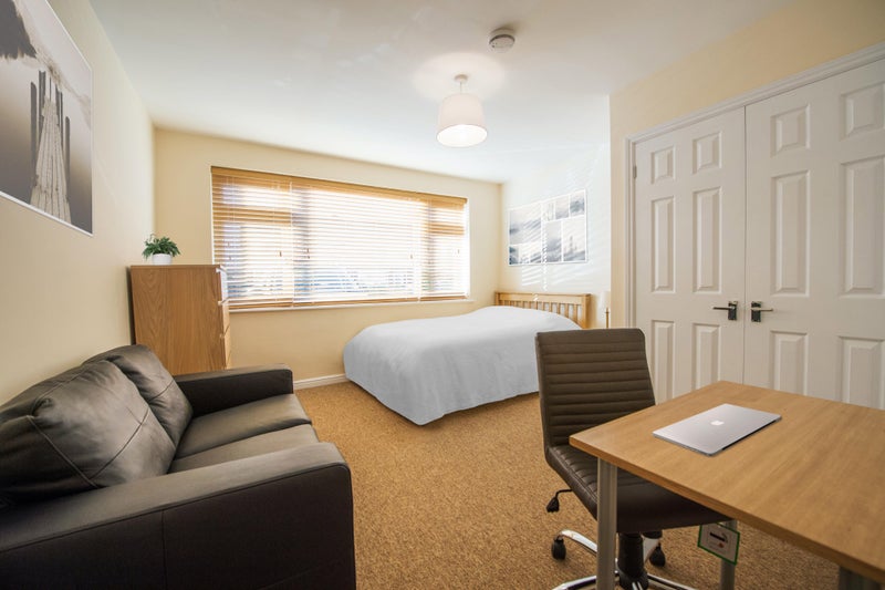 Photo 1: Bedroom