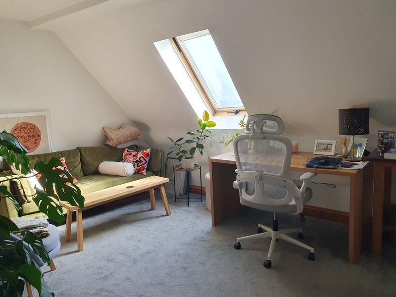 Photo 1: Bedroom - lounge area