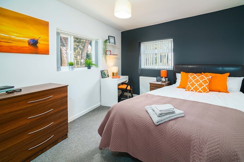 Photo 1: Room 3 Spacious Executive Double
