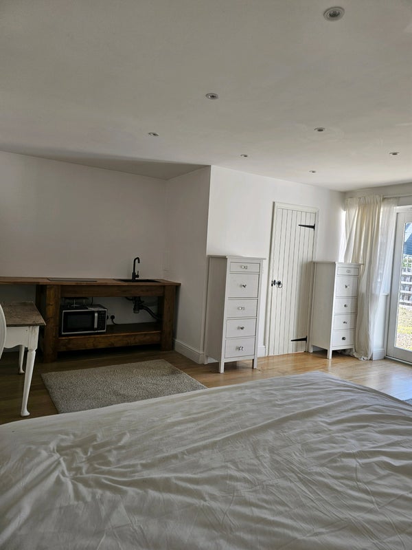 Photo 1: Studio apartment
