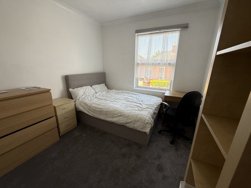 Photo 1: super comfortable new bed