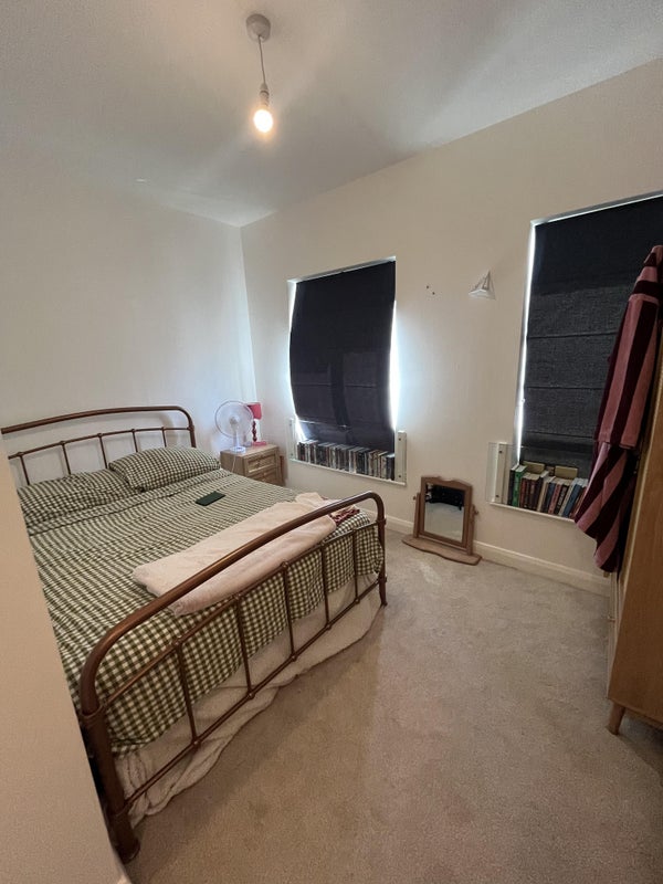 Photo 1: Double bed fits easily