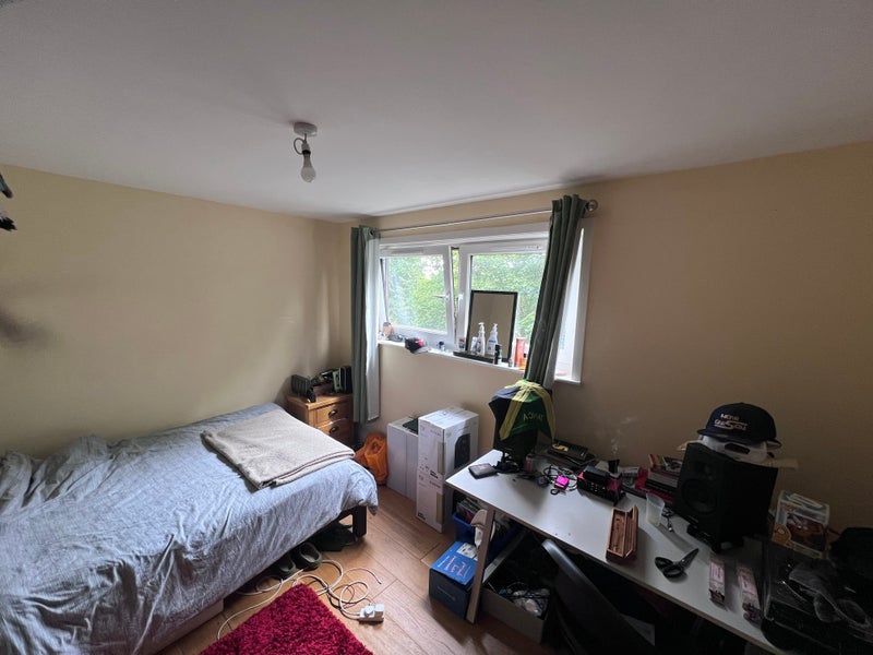 Photo 1: Bedroom 