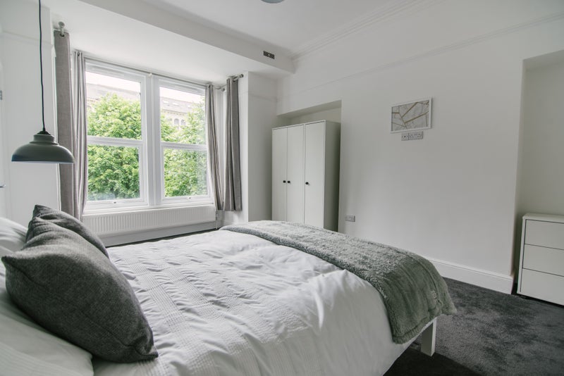 Photo 1: Room 1