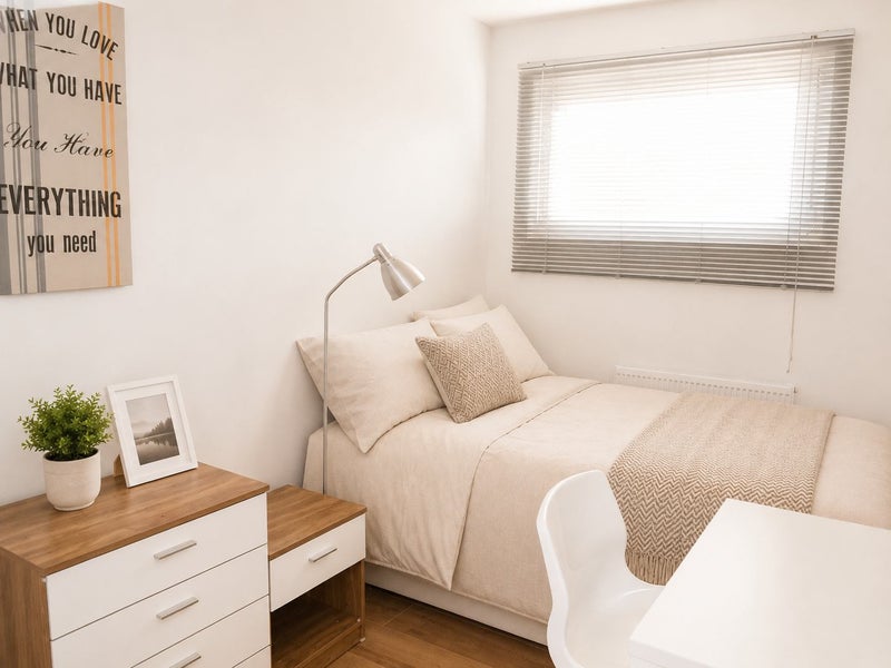 Photo 1: Bedroom 4