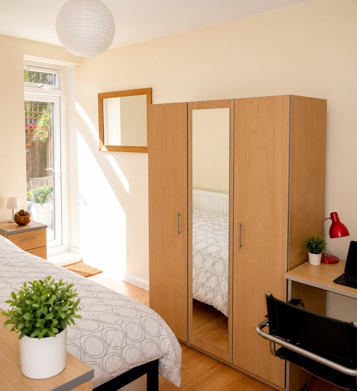 Photo 1: Bedroom 4