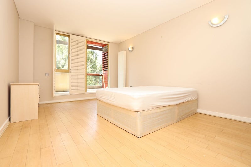 Photo 1: Room 1: £300 per week - Double room couples are welcome with balcony - £1,300 per month