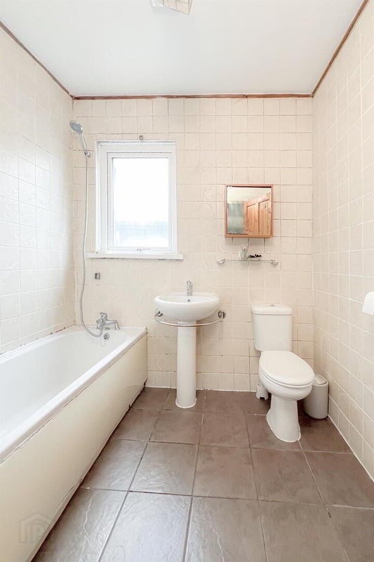 Photo 1: Bathroom 