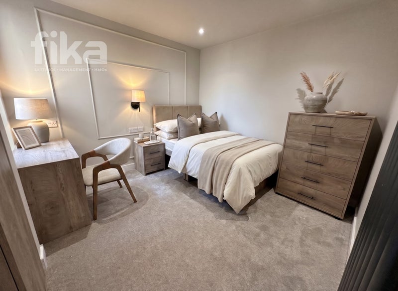 Photo 1: Room 2 w/ Ensuite