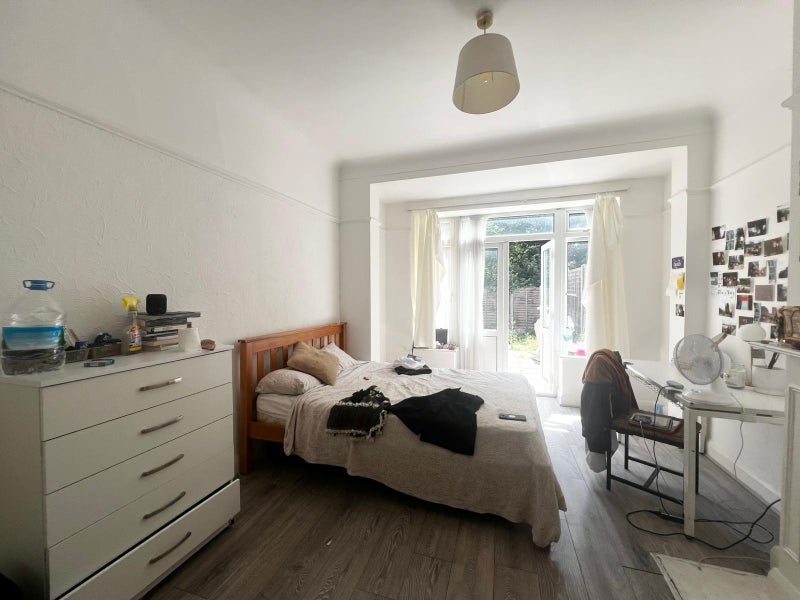 Photo 1: Room 1 = £900 Available 1st September
