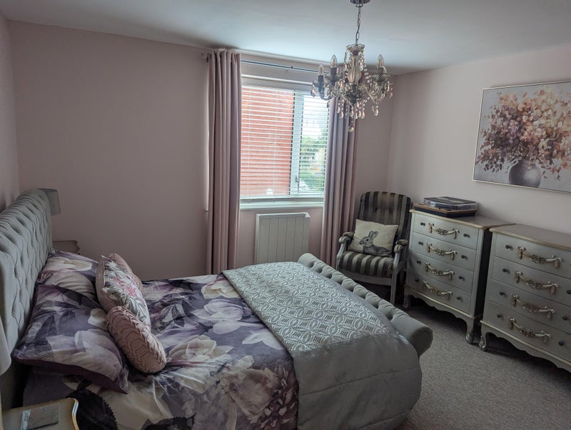 Photo 1: Double bedroom