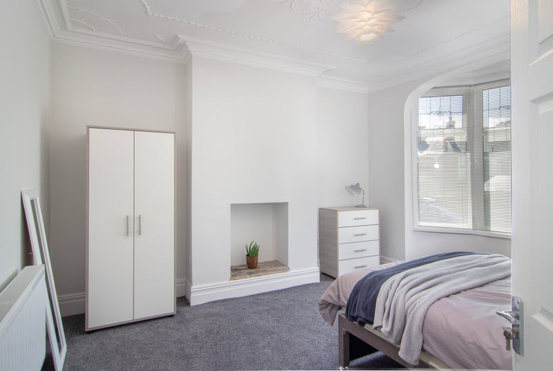 Photo 1: Room 1 - Ground Floor