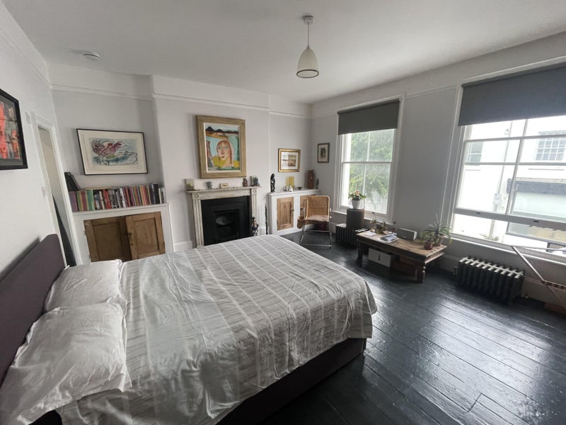 Photo 1: Main Bedroom