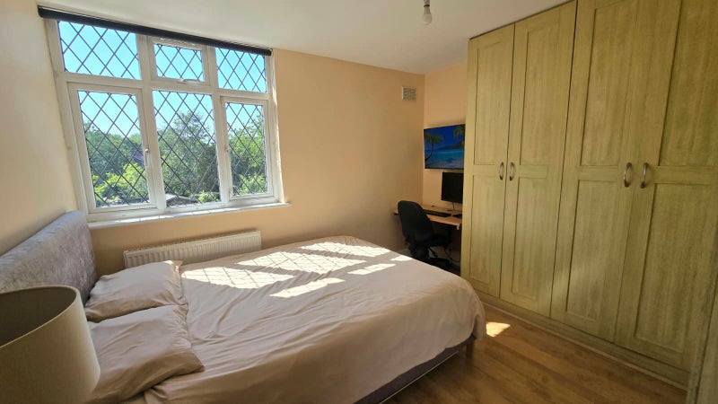 Photo 1: Bedroom