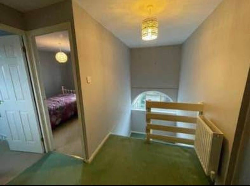 Photo 1: Double bedroom 