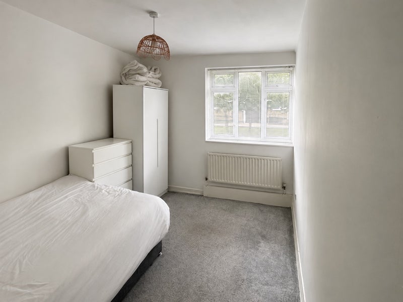 Photo 1: Bedroom