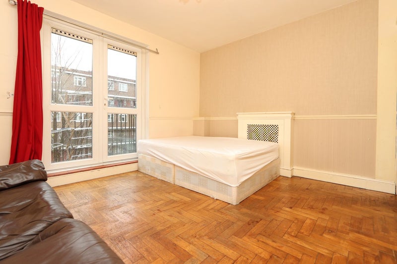 Photo 1: Room 1: £300 per week - Double room couples are welcome - £1,300 per month